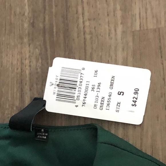 Formal dress - Picture 3 of 3